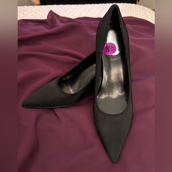 Beautiful Calvin Klein Fabric Pumps - Picture 1 of 6